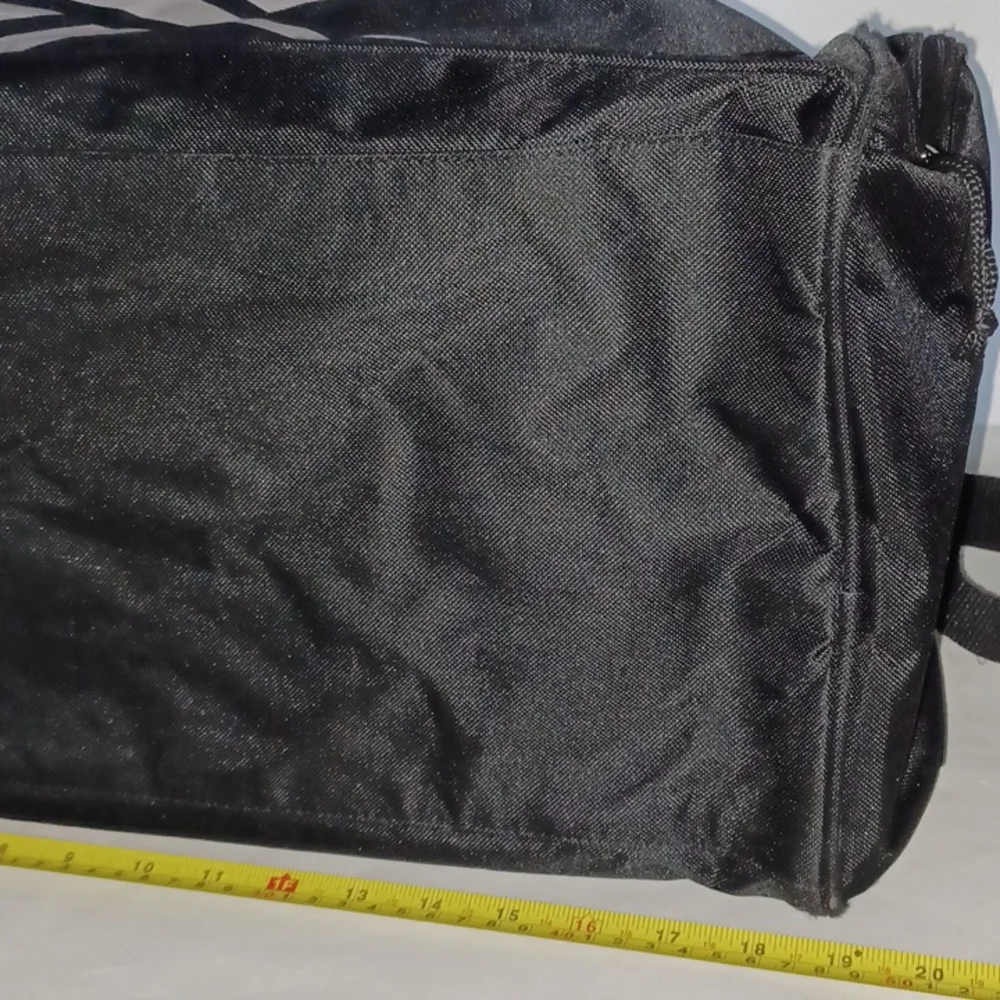 Reebok duffel bag black and gray gym bag 19